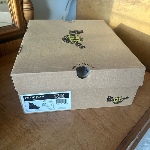 NWT Dr. Martens Black Sinclair Mystic Floral Leather Platform Boots in size USW9 - Picture 6 of 7